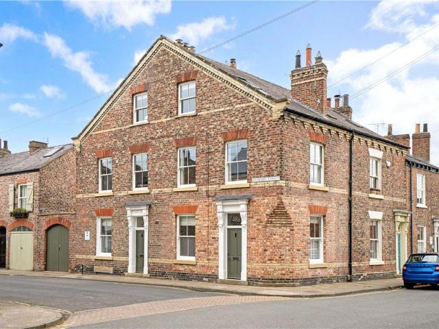 Flat for sale in High Field, York