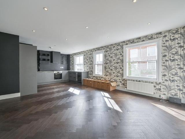 Flat for sale in St. John's Wood, Greater London