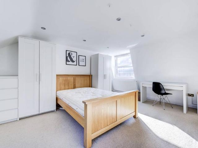 Flat for sale in Fulham, Isle Of Man