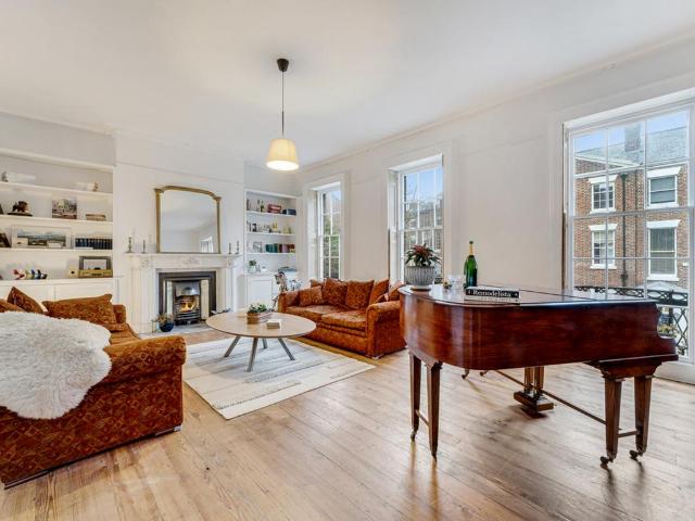 Flat for sale in Chinatown, Calderstones