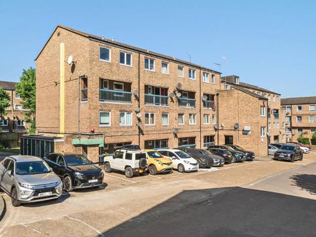 Flat for sale in Camberwell, Greater London