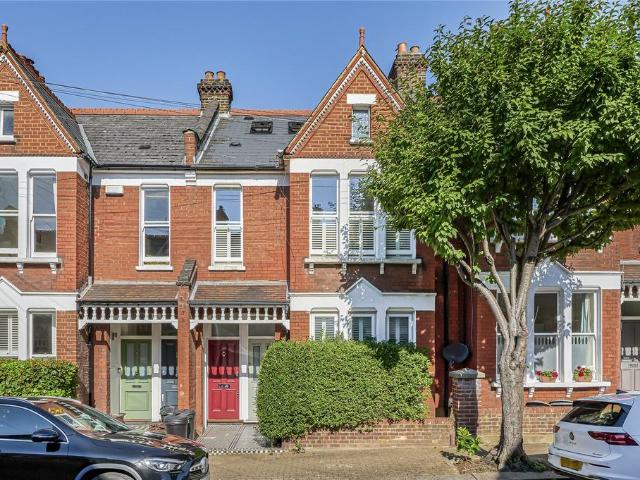 Flat for sale in Balham, Greater London
