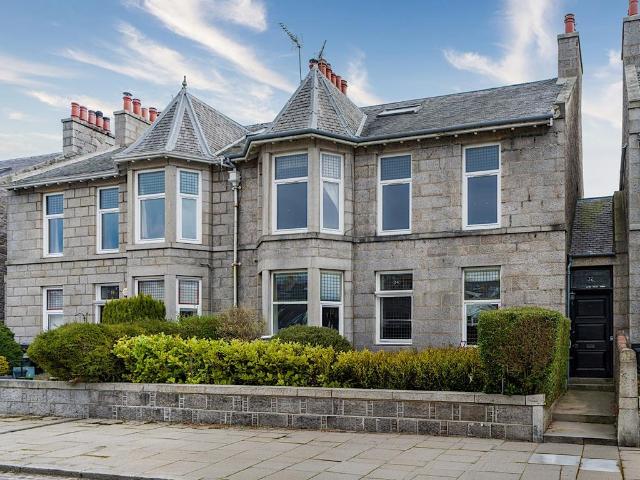 Flat for sale in Ballindoch, Scotland