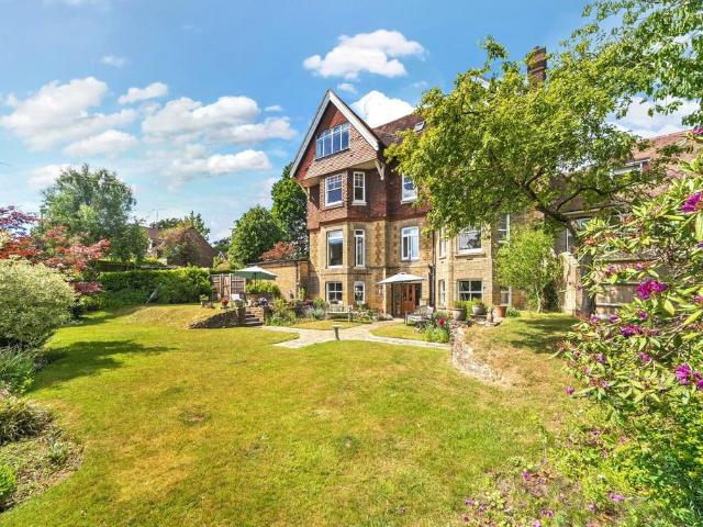 Flat for sale in Frith Hill, Fole