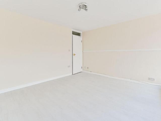 Flat for sale in Somers Town, Greater London