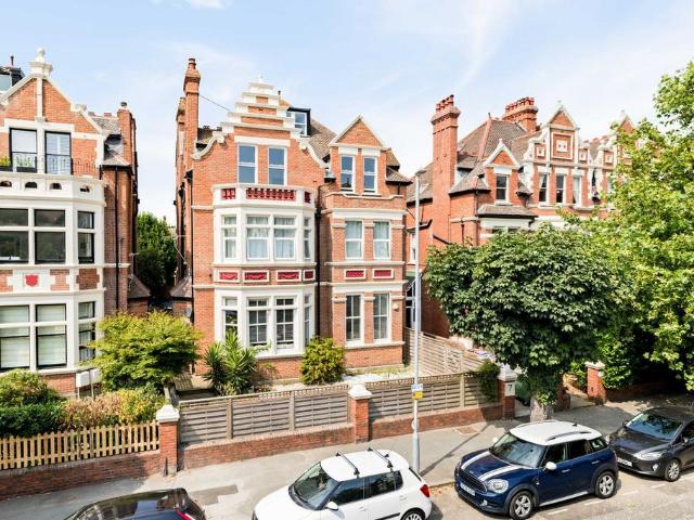 Flat for sale in Folkestone