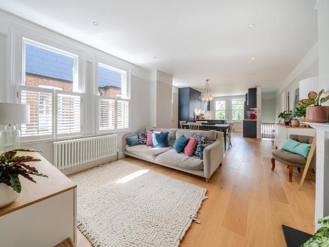 Flat for sale in Streatham, Greater London
