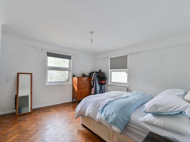 Flat for sale in Camberwell, Greater London