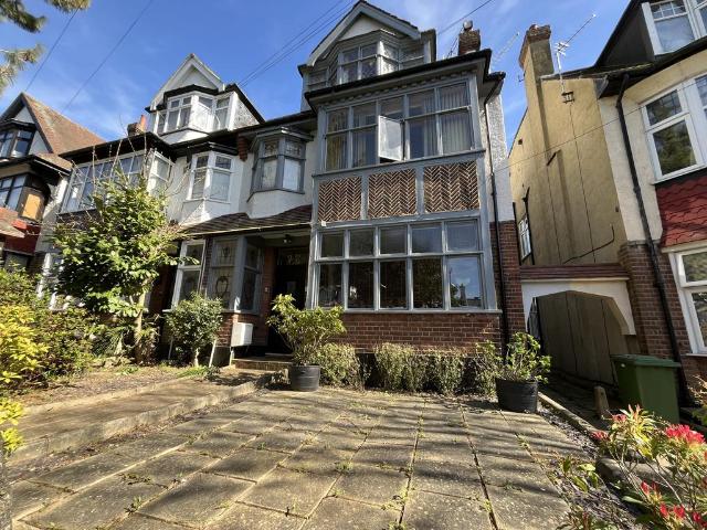Flat for sale in Westcliff-on-sea, Milton