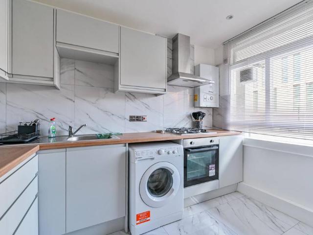 Flat for sale in Somers Town, Greater London