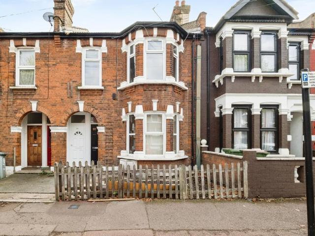 Flat for sale in London Borough of Newham, Greater London