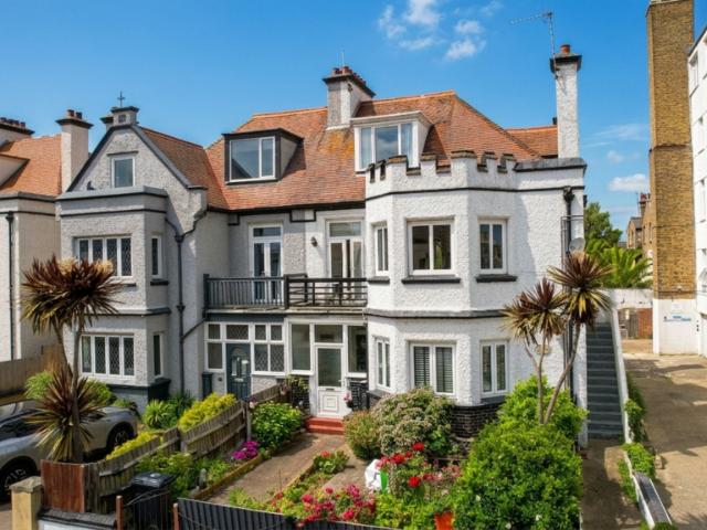 Flat for sale in Cliftonville West, Acol