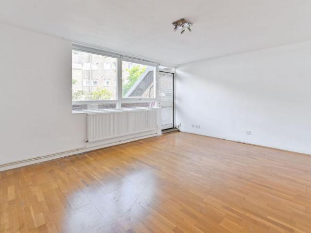 Flat for sale in Elephant and Castle, Greater London