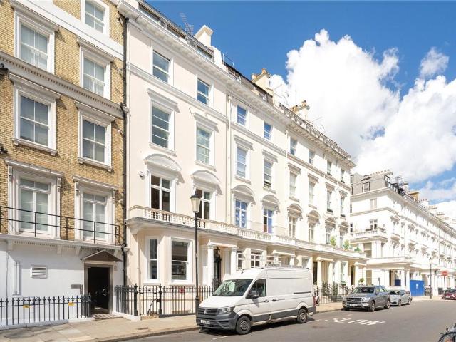 Flat for sale in Brompton, Greater London