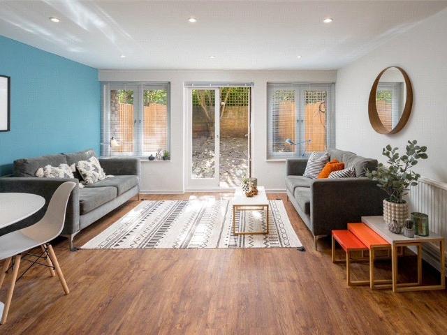 Flat for sale in London Borough of Wandsworth, Greater London