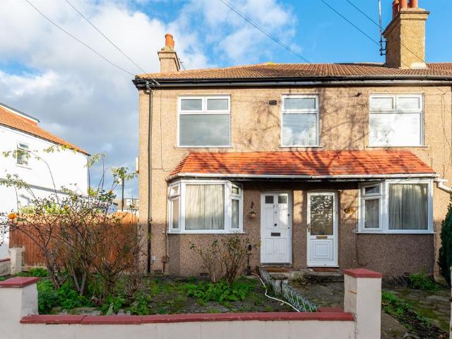 Flat for sale in London Borough of Merton, Mitcham