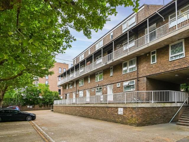 Flat for sale in Poplar Grove, Greater London