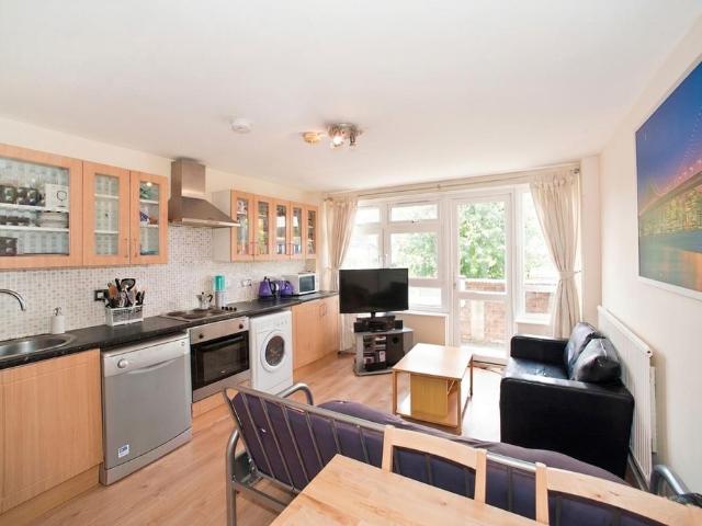 Flat for sale in West Kensington, Greater London