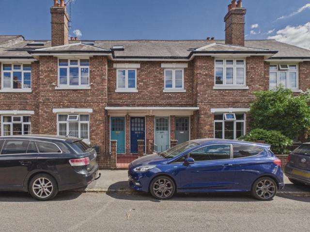 Flat for sale in London Borough of Wandsworth, Greater London