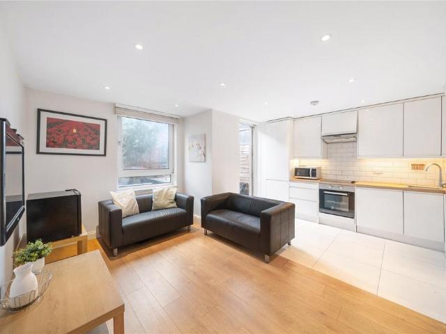 Flat for sale in Battersea, Isle Of Man