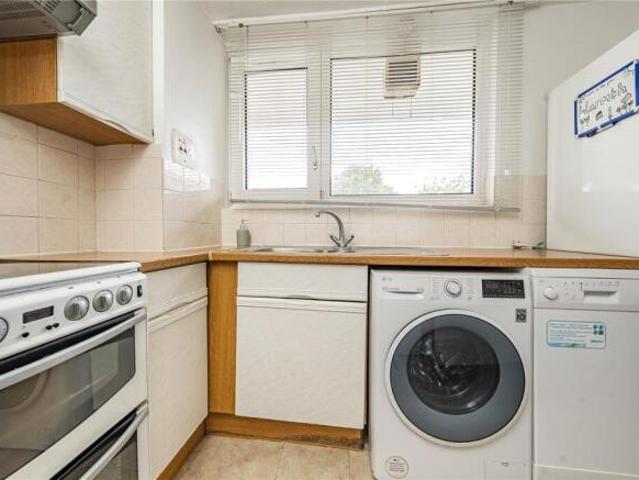 Maisonette for sale in Roehampton, Greater London