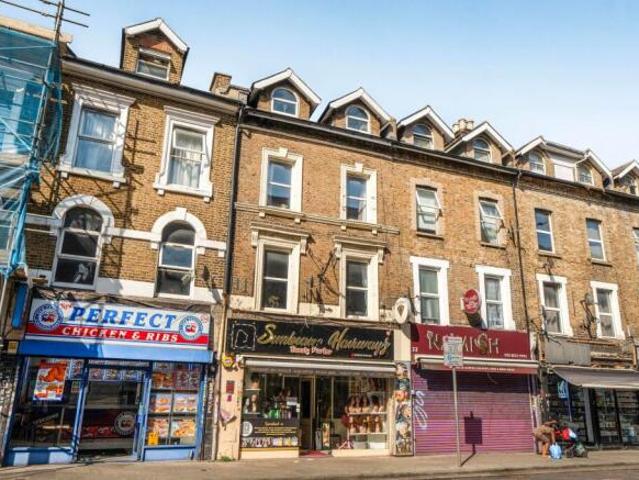 Maisonette for sale in Cat Hill