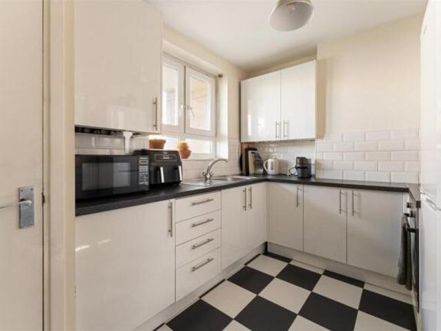 Maisonette for sale in London Borough of Hackney, Greater London