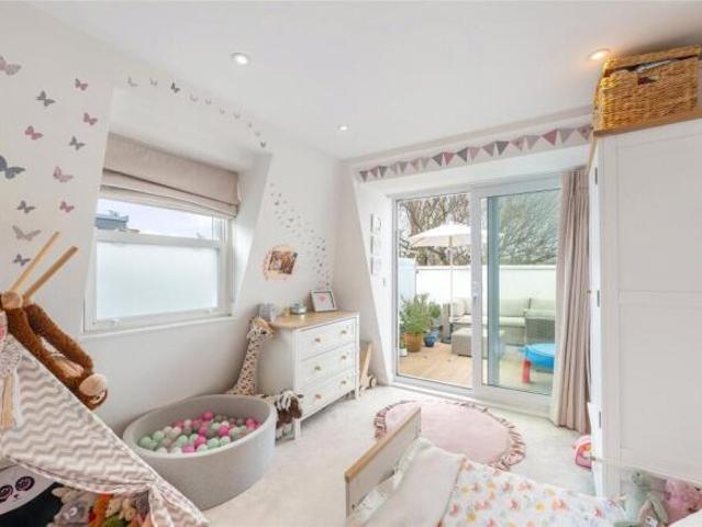 Maisonette for sale in Southfields, Greater London
