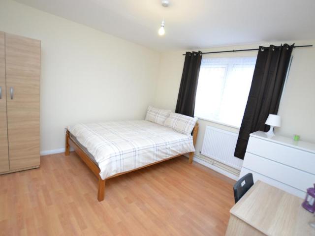 House for rent in British Estate, Cat Hill