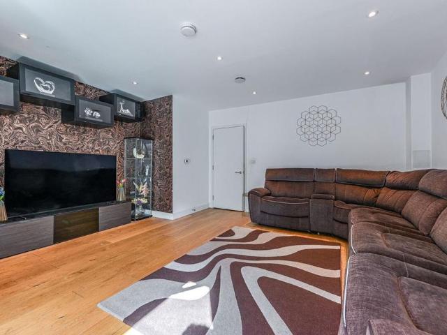 House for rent in Royal Borough of Greenwich, Greater London