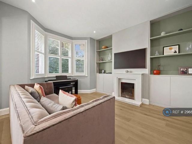 House for rent in London Borough of Merton, Raynes Park