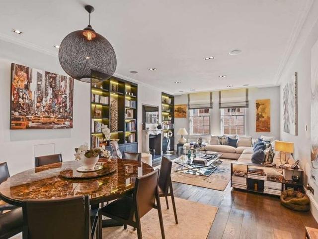 House for rent in Lot's Village, Greater London