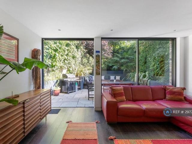 House for rent in Barnsbury, Greater London