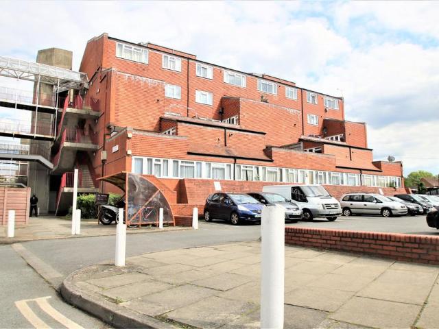 Flat for rent in London Borough of Merton, Mitcham