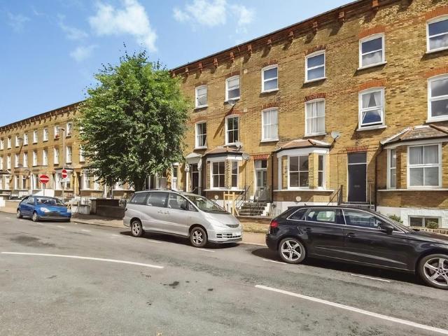 Flat for rent in Balham, Greater London