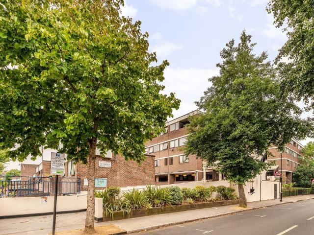 Flat for rent in North Kensington, Greater London