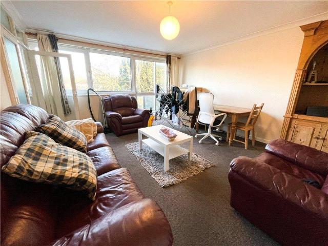 Flat for rent in Row Town, Surrey