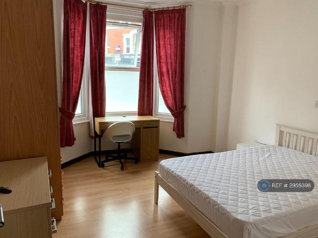 Flat for rent in Fulham, Walham Green