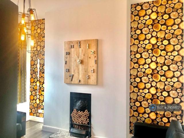 Flat for rent in Calderstones