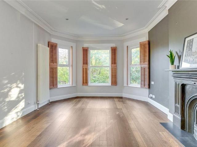 House for rent in Brondesbury Park, Greater London