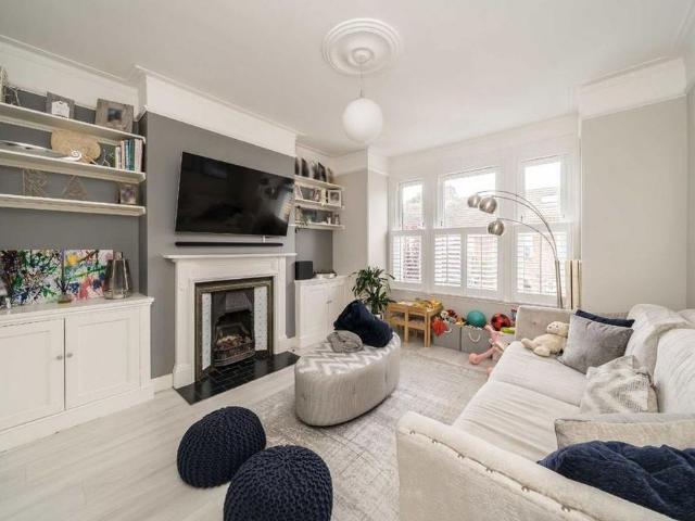 House for rent in Summerstown, Greater London