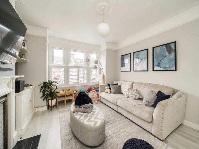 House for rent in Summerstown, Greater London