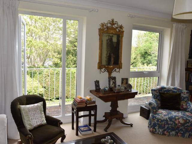 Flat for rent in Old Windsor