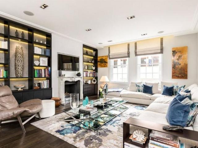 House for rent in Lot's Village, Greater London