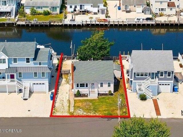 House for sale in Manahawkin, New Jersey