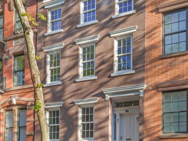 Townhouse for sale in Arverne, New York