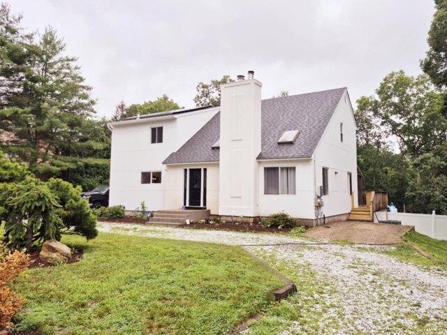 House for sale in Manorville
