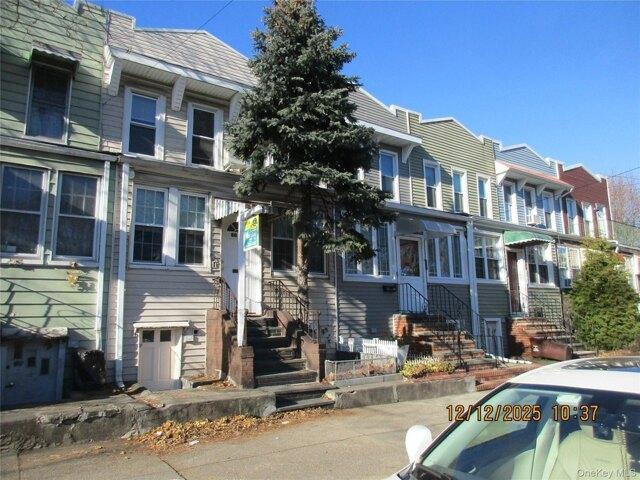 House for sale in Queens, Arverne