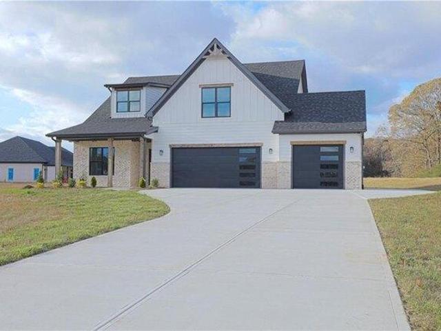 House for sale in Commerce, Georgia