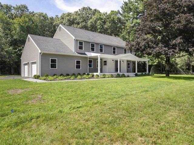 House for sale in Medway, Massachusetts